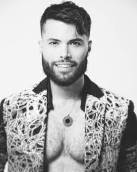 Hace unos meses me realicé estas fotografías para un increíble proyecto y  quería compartir el resultado 💫🤌🏼 . . . . . . . . . . . . . . . . #