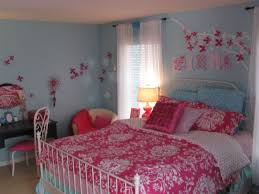 Here these list of great pictures or photographs of cool bedroom designs for girls as part of home design updates collection. Love The Pop Of Flowers On The Wall Plus The Bedding Girls Room Design Girl Room Tween Room