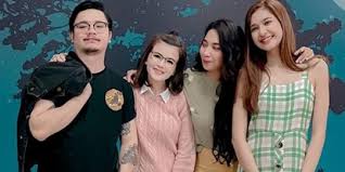 She has appeared on the soap opera kepompong and in various television films on sctv in indonesia. 5 Potret Reuni Para Pemain Sinetron Kepompong Manis Banget Merdeka Com