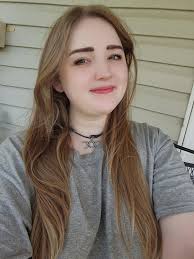 I love wearing oversized shirts. It's so comfy!!!! 🖤✨️