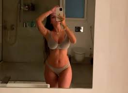 Lina nació el 6 de octubre de 1999. Maria Lina Noiva De Whindersson Faz Selfie De Lingerie No Banheiro Quem Quem News