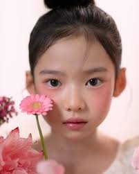 BIODATA SHANNA MIAZIZA Nama Panggung: Shanna Miaziza Nama Lengkap: Tengku  Shanna Miaziza Kharina Mahmud Nama Panggilan: Shanna, Yupi TTL: Jakarta 9  Agustus 2001 Hobi: Bernyanyi, Fotografi, Travelling Profesi: Aktris,  Penyanyi Instagram: @shannamiaziza