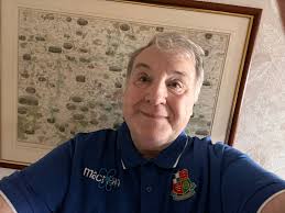 Russell Grant thanks Ysbyty Gwynedd doctor after brain surgery