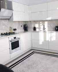 Özellikle de kare ve büyük mutfak alanlarında çok sık tercih edildiğini söylemek yanlış olmayacaktır. L Tipi Mutfak Modelleri Ornek Tasarimlar Ev Gezmesi