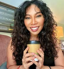 Will someone who works with their hands all day please open my jar of  macadamia nuts for me??