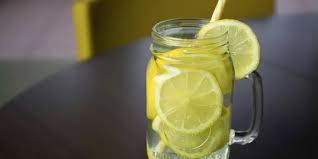 Bingung bagaimana cara membuat air lemon yang sehat? Cara Membuat Air Lemon Untuk Diet Mudah Dan Praktis Merdeka Com