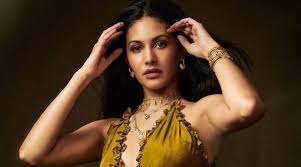 यूं तो बॉलीवुड एक्ट्रेस अमायरा दस्तूर (amyra dastur) अक्सर ही सोशल मीडिया हैंडल पर अपनी खूबसूरत तस्वीरें शेयर करती हैं लेकिन आज जब एक्ट्रेस को सिटी आउटिंग के दौरान स्पॉट किया गया तो उनकी बात ही कुछ और थी। amyra dastur fashion amyra dastur city outing amyra dastur boyfriend amyra dastur beautiful amyra dastur. Every Character Of Tandav Is Real And Relatable Amyra Dastur Entertainment News The Indian Express