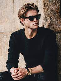 Pin By Aaron Mann On Moda Hombres Young Men Haircuts Medium Hair Styles Young Mens Hairstyles
