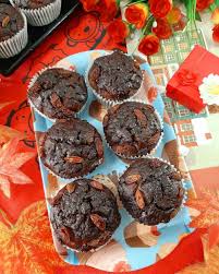 Masukkan dalam loyang yang telah diolesi margarine dan kukus hingga matang. 6 Resep Cara Membuat Cokelat Valentine