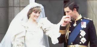 A pesar de su diferencia de sin embargo, el príncipe felipe le envió una carta a carlos diciéndole que la reputación de diana estaba en la línea y que él tenía que tomar una. El Principe Carlos Le Dijo A Lady Di Que No La Amaba La Noche Antes De La Boda