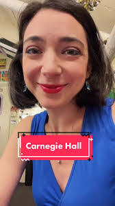 Julie Halling's Instagram, Twitter & Facebook