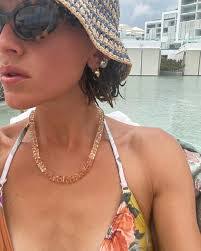 Karla Deras's Instagram, Twitter & Facebook