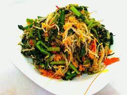 Urap Indonesian Salad Consists Of Mixed Vegetables Kale Sprouts Beans Cassava Leaves With A Slightly Spicy Flavor Resep Sayuran Sayuran Resep Masakan