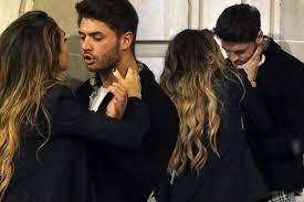 Megan rapinoe (née le 5 juillet 1985 à redding, en californie) est une joueuse de football internationale américaine évoluant au poste de milieu de terrain latéral ou d'ailier. Megan Mckenna Grabs Muggy Mike Thalassitis Face In Shock Snaps Of On Off Pair In Furious Row Mirror Online