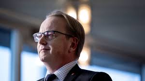 Oppositionen: Slappt av regeringen att inte få ny gd på plats