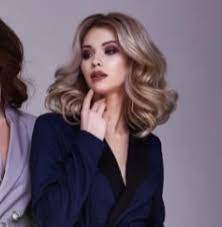 How To Achieve These Big Volume Curls On Medium Short Hair Hair Beauty Skin Deals Me Fashio Big Curls Short Hair How To Curl Short Hair Medium Short Hair