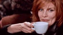 Rene russo was born in burbank, california, to shirley (balocca), a barmaid and factory laborer, and nino russo. Renee Russo Thomas Crown Affair Gifs Tenor