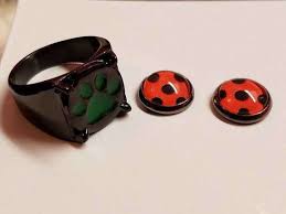 Exquisite zinc alloy material ring black color with a green cats pad pattern on it very particular and cool. Glow In The Dark Cat Noir Ring From Miraculous Ladybug Earrings Chat Noir Ring Marinette Vlad Hawkmoth Aretes Joyas Anillo