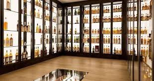 La Maison Du Whisky In 2020 Store Design Interior Whisky Store Liquor Shop