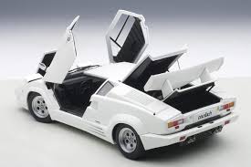 Today we detail matt farah's lamborghini countach in la 4 weeks before his wedding. Lamborghini Countach 25th Anniversary Edition White Autoart