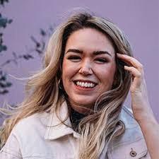 Laura Matta's Instagram, Twitter & Facebook