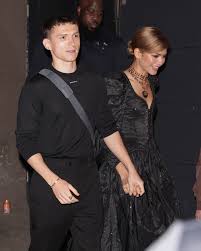 Zendaya, Tom Holland Hold Hands at 'Romeo and Juliet' Premiere