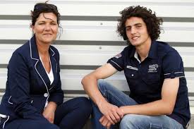 Veronique é mãe de rabiot, médio que se prepara para trocar o psg pelo barcelona a custo zero. Comme C Est Mignon Le Petit Adrien Veut Rester Confine Toute Sa Vie Tout Seul Avec Sa Maman Jnewsfoot