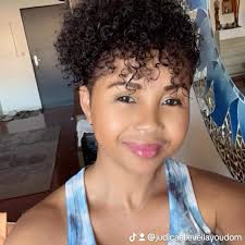 Learn how to make this simple and elegant chicken dish with rosemary and a  hint of bacon. Recipe:  https://www.tasteshow.com/product/chicken-with-rosemary_16553.html