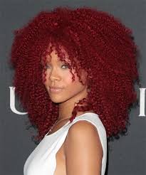 Der Name Der Popsangerin Rihanna Bedarf Keiner Einfuhrung Sie Hat Wellen Geschlagen Seit Ihre Ersten Songs Haar Styling Perucke Frisuren Naturliche Frisuren
