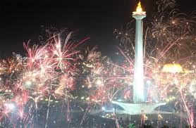 Acara tahlilan adalah sebuah acara tradisi yang kerap digelar oleh masyarakat indonesia untuk mendoakan seseorang yang sudah meninggal dunia. Tempat Perayaan Pesta Kembang Api Tahun Baru 2017 Untuk Sambut Datangnya 2018 Hari Libur Nasional
