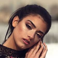 Dixie is just 18 years old and already has gained a superior fan following. Dixie D Amelio Bio Family Trivia Famous Birthdays