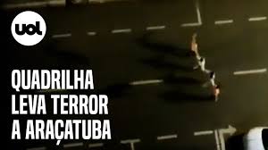 Outros seis veículos, roubados de moradores durante a fuga do bando, foram apreendidos, entre eles uma porsche. Eywszgjpkygtom