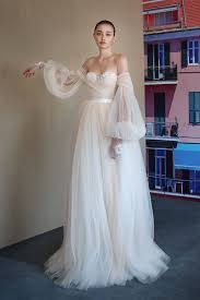 23 Unconventional Wedding Dress Styles That Are Pure Eye Candy Couture Bridal Gowns Ball Gown Wedding Dress Unconventional Wedding Dress
