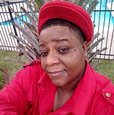 Kamilla Cardoso and Raven Johnson have been teammates since AAU. For three  years, 5'9" Johnson (South Carolina's shortest player) has fed assists to  her 6'7" friend Cardoso (the tallest) as Gamecocks. Together,