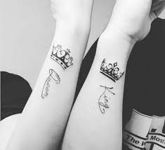 Disenos De Tatuajes De Rey Y Reina Para Hombres Y Mujer Tatuaje Rey Y Reina Disenos De Tatuaje Para Parejas Tatuajes De Amor