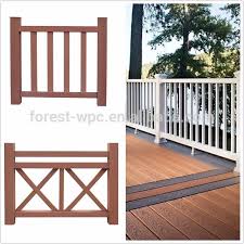 Tampak pagar yang mengelilingi rumah ini pemasangannya di atas tembok yang tidak terlalu tinggi. Wood Plastic Composite Fence Cerca De Plastico Cao Cercas De Madeira Revestido De Plastico Em Corrimaos E Balaustradas De Co Cercas De Madeira Cerca De Madeira