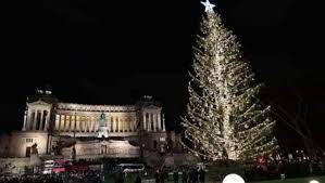 Nuova illuminazione esterna del duomo di milano. Il Campidoglio Ci Ripensa Spelacchio Torna In Piazza Venezia La Repubblica