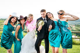 Quando si tratta del tuo grande giorno, vuoi che tutto sia perfetto, e che sicuramente include gli abiti per le tue migliori ragazze. Damigelle In Blue Tiffany Joyphotographers Magazine