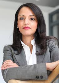 Akif pirinçci, der als junge mit seinen eltern aus der türkei nach deutschland kam und später als krimiautor millionen machte, . Voll Die Integration Der Kleine Akif