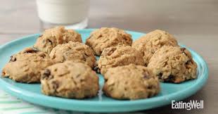 Sometimes a good, classic oatmeal cookie just hits the spot! Cinnamon Raisin Oatmeal Cookies Recipe Cookies Recipes Christmas Easy Delicious Cakes Desserts