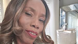 I'M BACK🤗CELEBRATING MRS. VEE 🎊AT THE 50 YARD LINE SUNDAY WITH SNOOP &  THE CREW🔥 #ChicagoSteppin