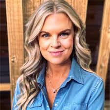 Deborah Deringer's Instagram, Twitter & Facebook