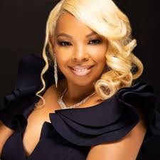 Lilly Everett's Instagram, Twitter & Facebook