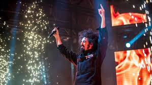 Second track of museica, you're right (portrait) is inspired by the picture of dmitri vrubel my god, help me to survive this deadly love. Ballerini Coriste E Musicisti Lo Show Di Caparezza A Padova Fa Riflettere E Mette Allegria