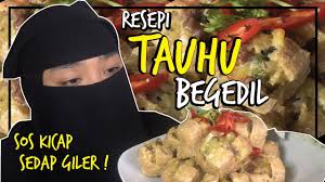 5 biji kentang saiz sederhana, 1/2 sudu kfc garam halus, lada sulah, lada hitam, (1 sudu kfc rata), 1 senduk nasi daun sup, 1 senduk nasi bawang goreng, 6 keping tauhu petak kering, 2 biji telur + secubit garam, lada hitam, sulah. Resepi Tauhu Begedil Sos Kicap Sedap Giler Youtube