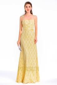 Les couleurs modernes pour la robe invitée au mariage, ce sont le rose pâle, le jaune, le corail, le bleu et le vert. Robe De Soiree Jaune En Dentelle A Bretelle Fine Pour Invite Mariage Robespourmariage Fr