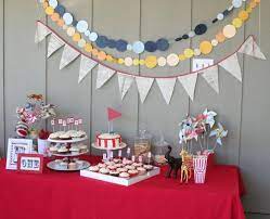 Table bien aménagée pour un anniversaire adulte. Pin On Diy