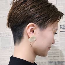 hair gallery chainonさんはinstagramを利用しています ホントにかっこいいママさん ピアスも素敵 シェノン カット ショート ベリーショート short hair styles pixie short hair outfits asian short hair