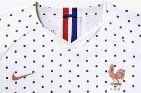 A partir des données de la banque mondiale, nous avons calculé ce que représentait, proportionnellement au salaire moyen, l'achat du maillot de. Coupe Du Monde Decouvrez Les Maillots De L Equipe De France Feminine De Football