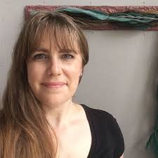 Leslie Renn's Instagram, Twitter & Facebook